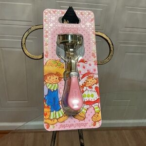 Taste Beauty Strawberry Shortcake Red Eyelash Curler NEW